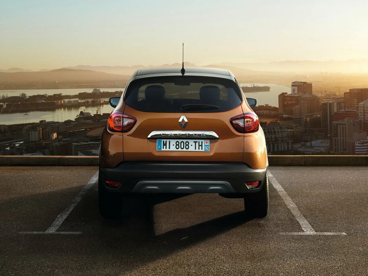 Рено каптур вид сзади фото Renault Captur 1 поколение рестайлинг, внедорожник 5-дверный - технические харак