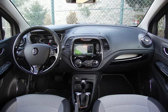 Рено каптур внутри фото Essai Renault Captur 1.2 TCe 120 Intens EDC : onéreuses compétences