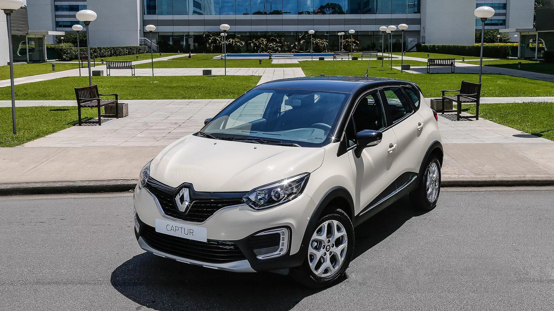 Рено каптюр фото Renault Kaptur может открыть капот на ходу! Отзывают все автомобили. - Сообществ