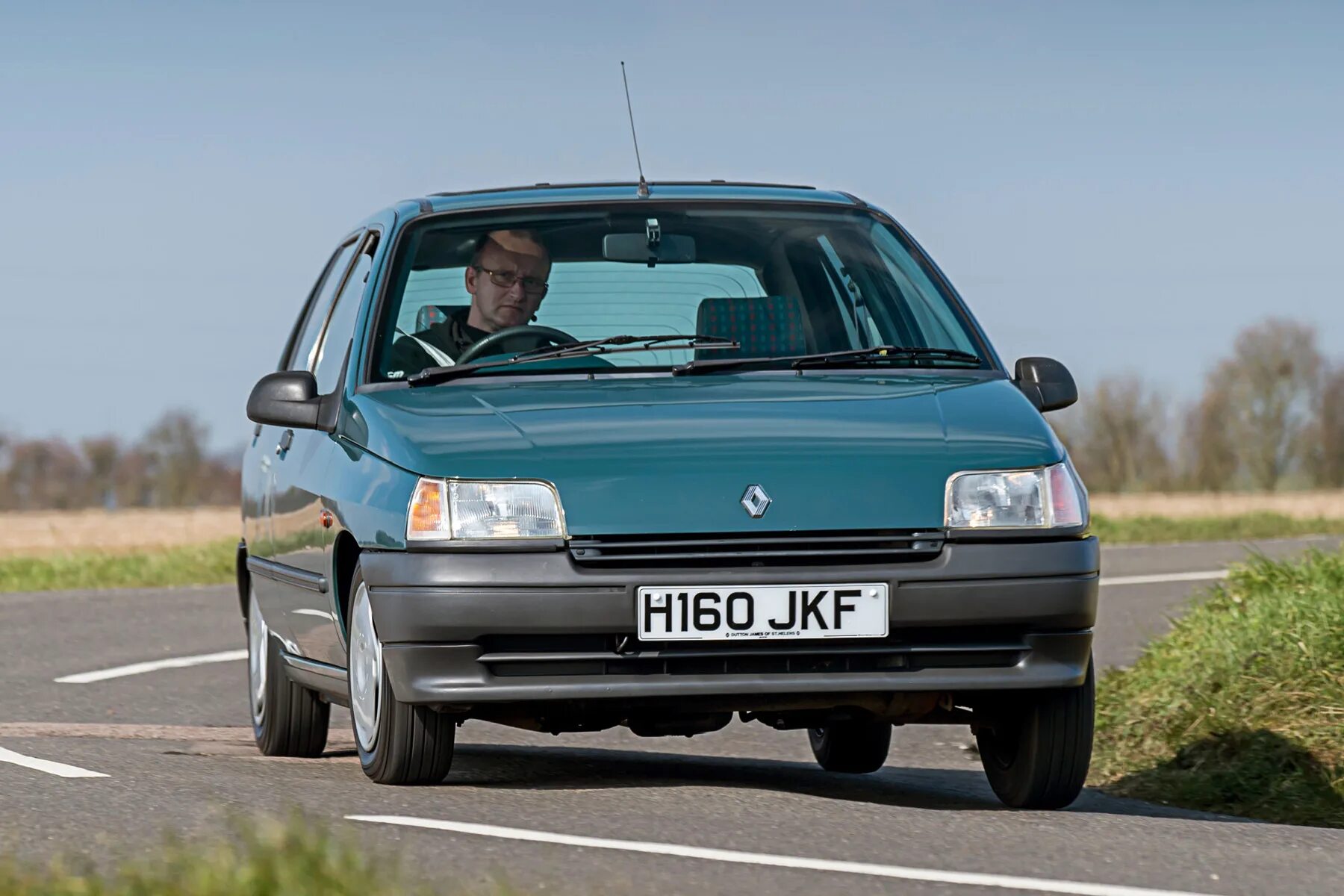 Рено клио 1 поколение фото 1990 Renault Clio review: Retro Road Test