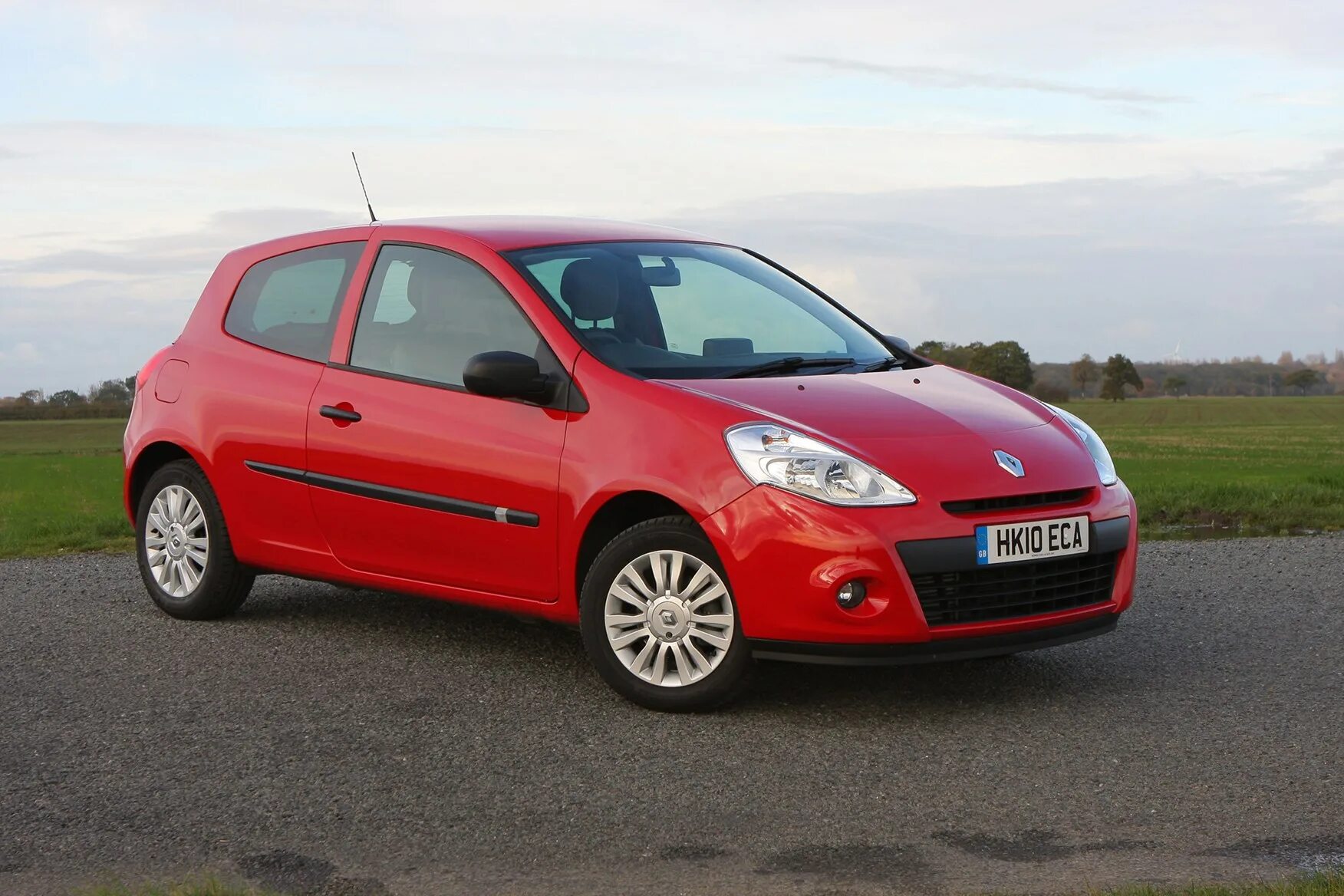 Рено клио хэтчбек фото Used Renault Clio Hatchback (2005 - 2012) Review Parkers