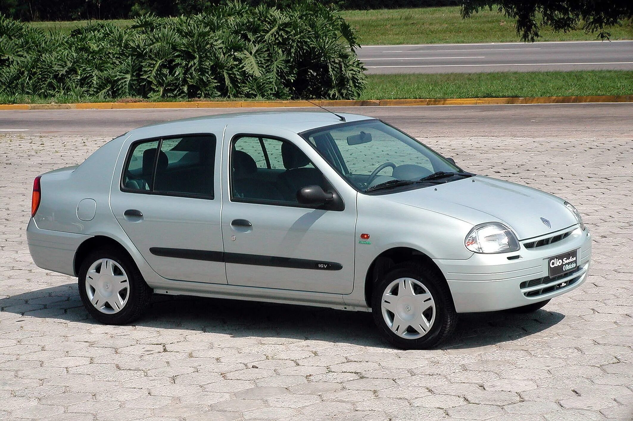 Рено клио симбол фото Renault Symbol 1 поколение (1999 - 2001) Седан - технические характеристики на а