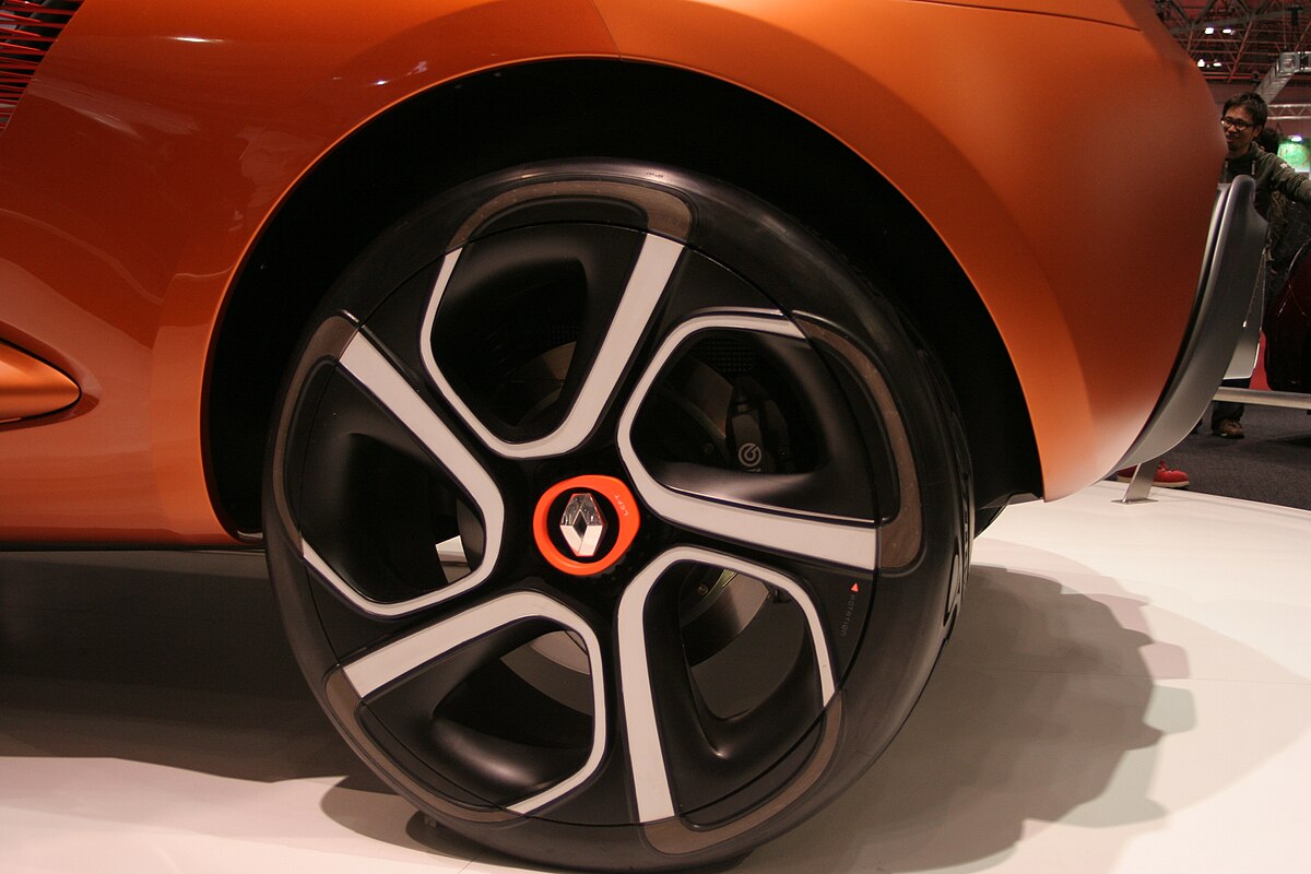 Рено колесо фото File:Renault Captur wheel closeup.jpg - Wikimedia Commons