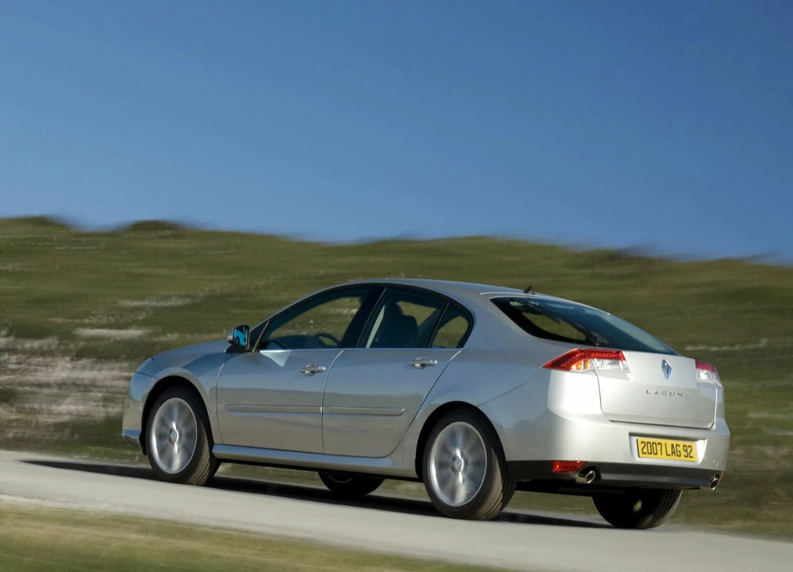 Рено лагуна хэтчбек фото Renault Laguna фотоальбом - автомобильный журнал Simplycars.ru