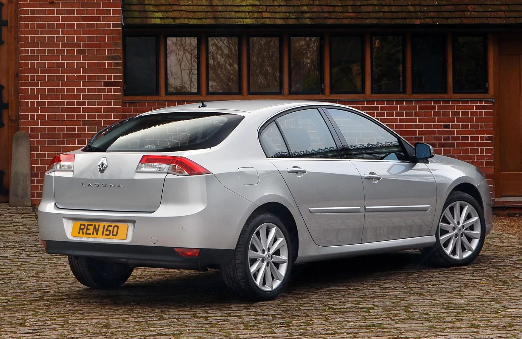 Рено лагуна хэтчбек фото Used Renault Laguna Hatchback (2007 - 2012) Interior Parkers