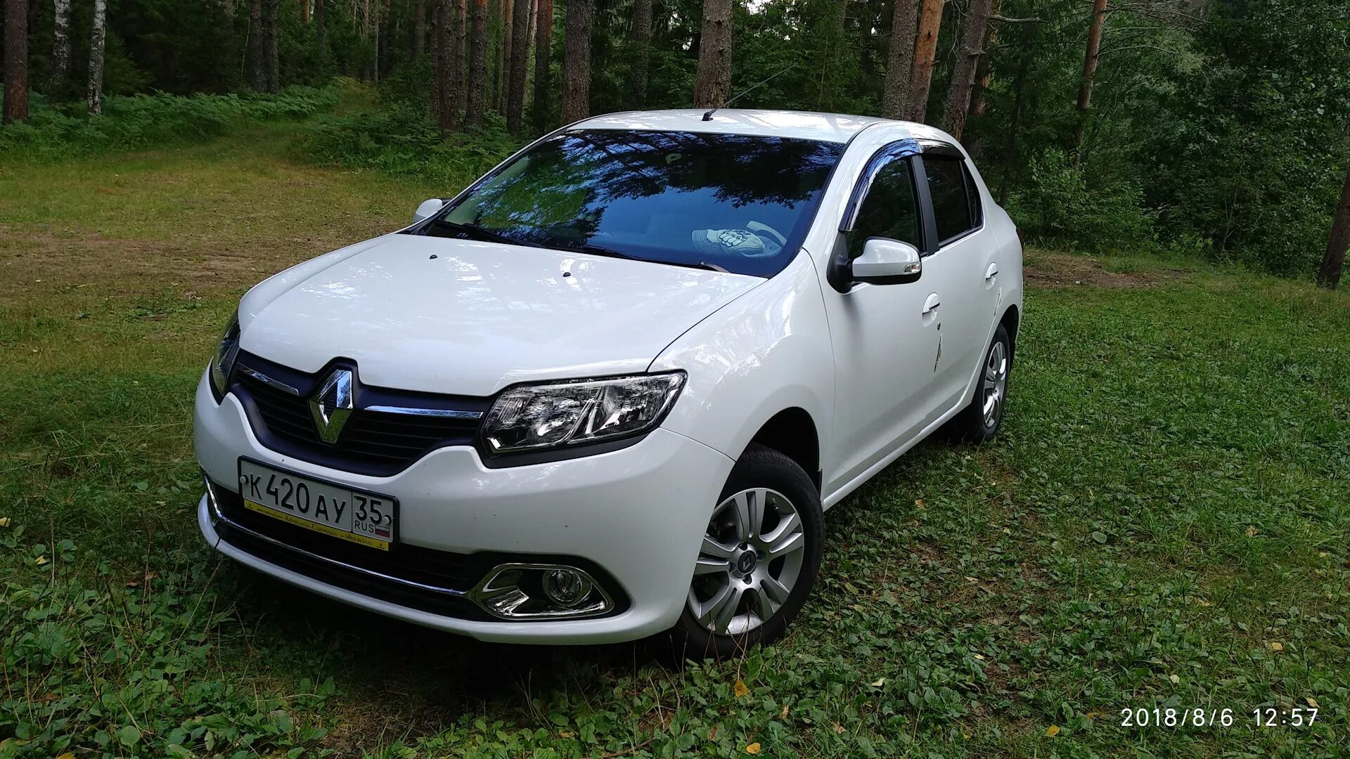 Рено логан 2 белый фото Renault Logan (2G) 1.6 бензиновый 2018 Белый лёд на DRIVE2