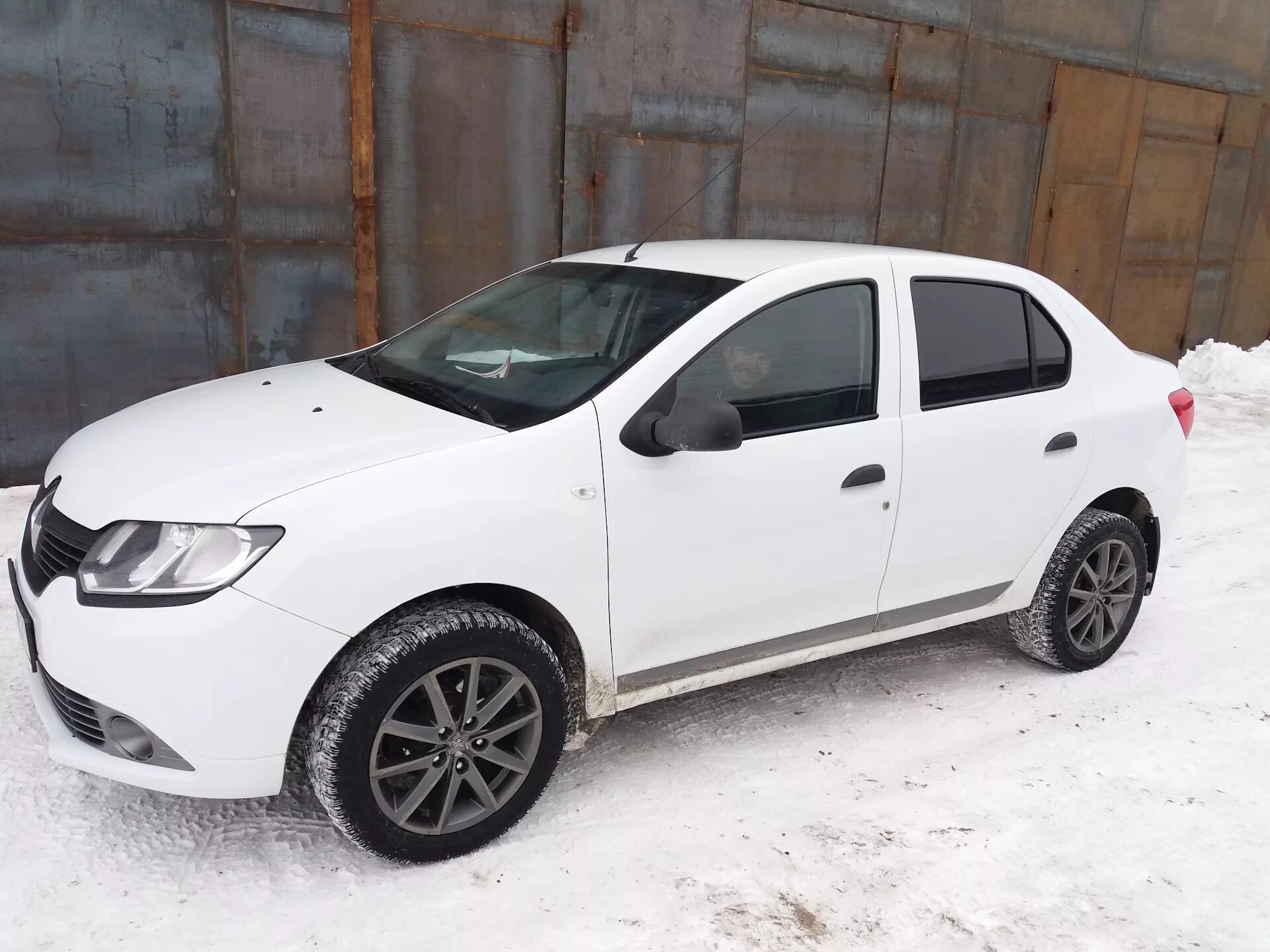 Рено логан 2 на дисках фото Колеса r-16 с проставками 20 мм - Renault Logan (2G), 1,6 л, 2014 года колёсные 