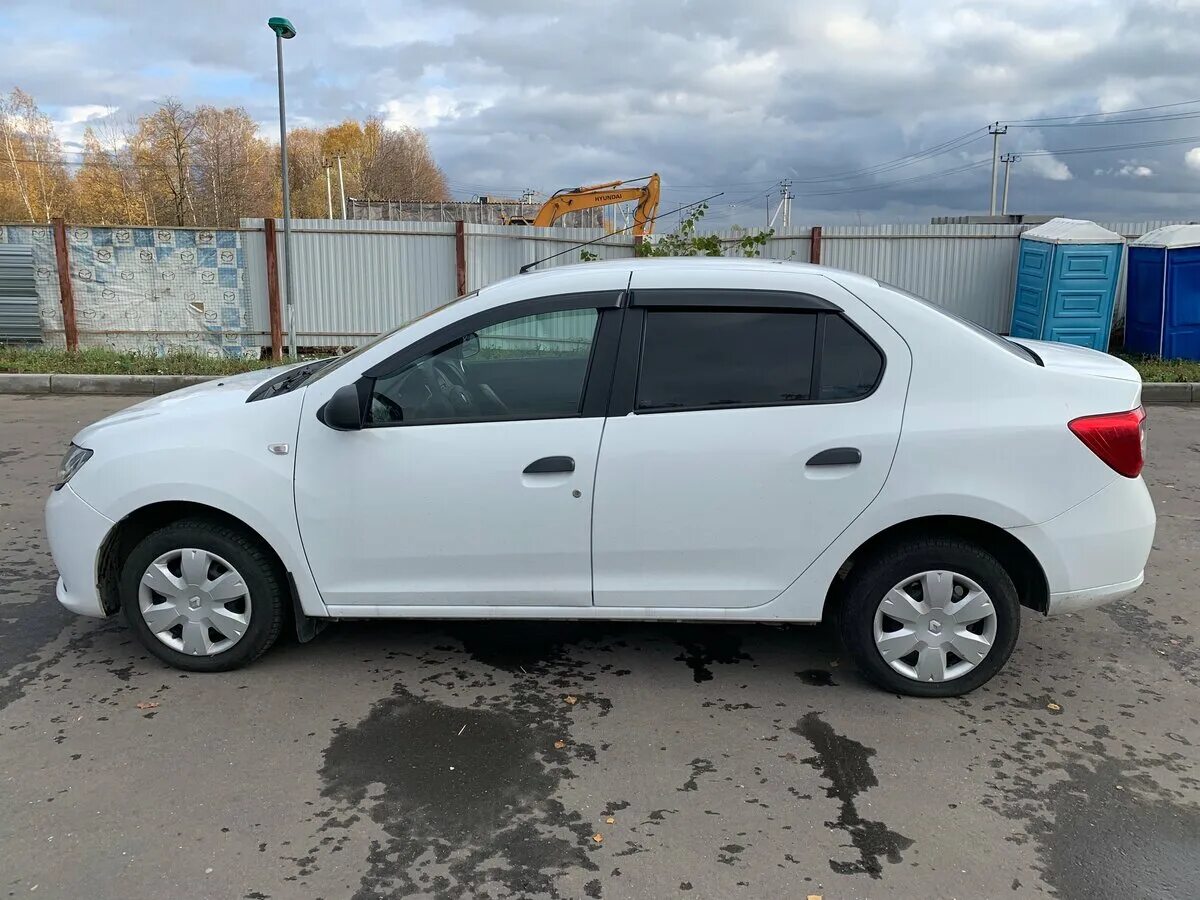 Рено логан белый фото Купить б/у Renault Logan II 1.6 MT (82 л.с.) бензин механика в Москве: белый Рен