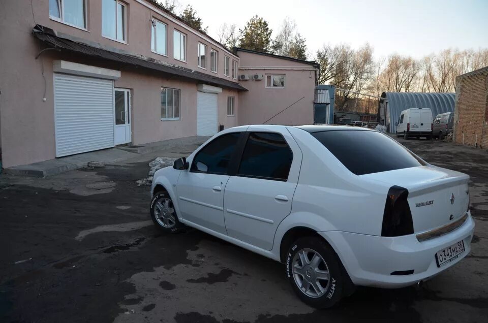 Рено логан белый тюнинг тонировка! - Renault Logan (1G), 1,6 л, 2013 года другое DRIVE2