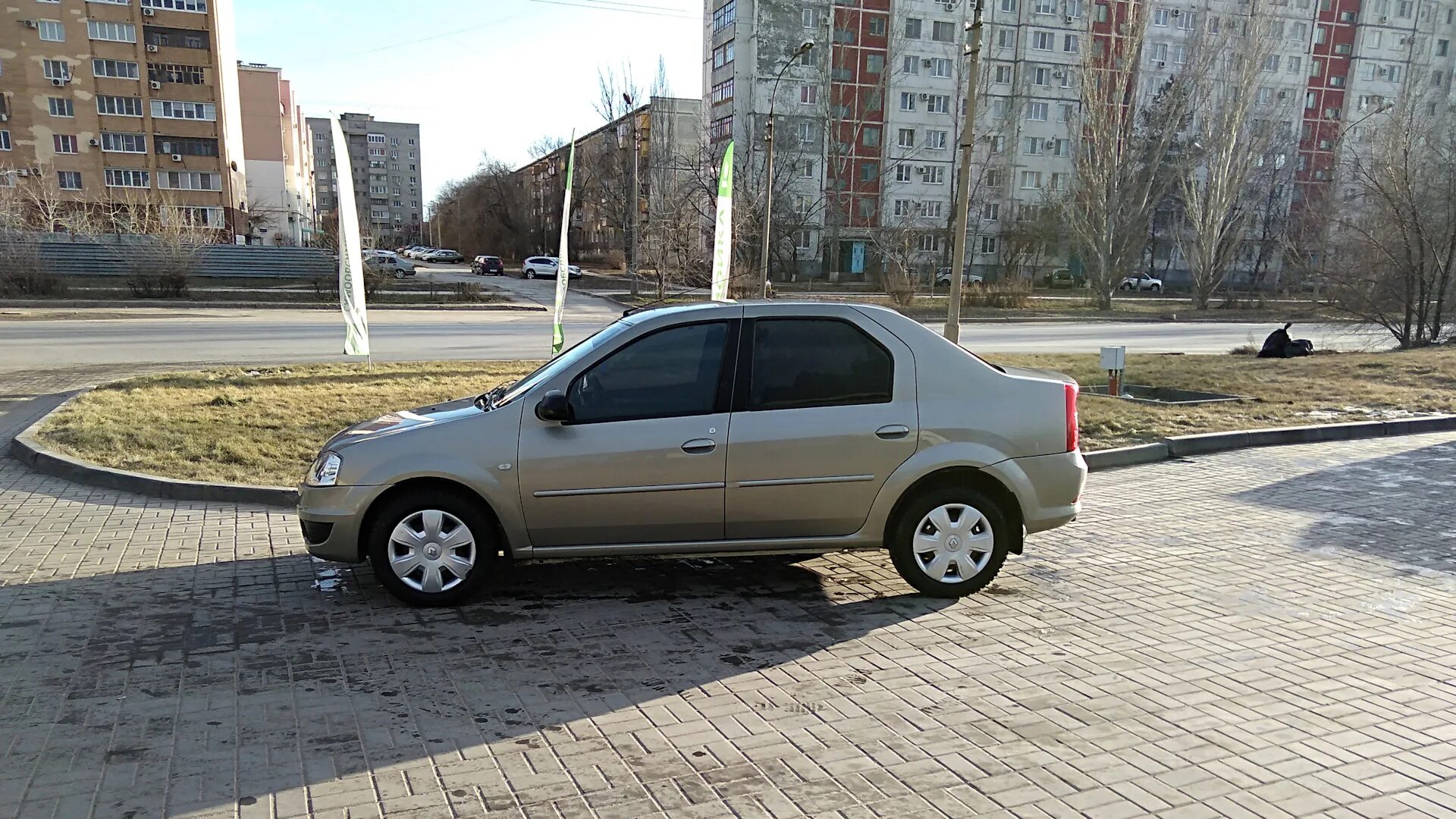 Рено логан бежевый фото Renault Logan (1G) 1.6 бензиновый 2010 Бежевый Логашик на DRIVE2