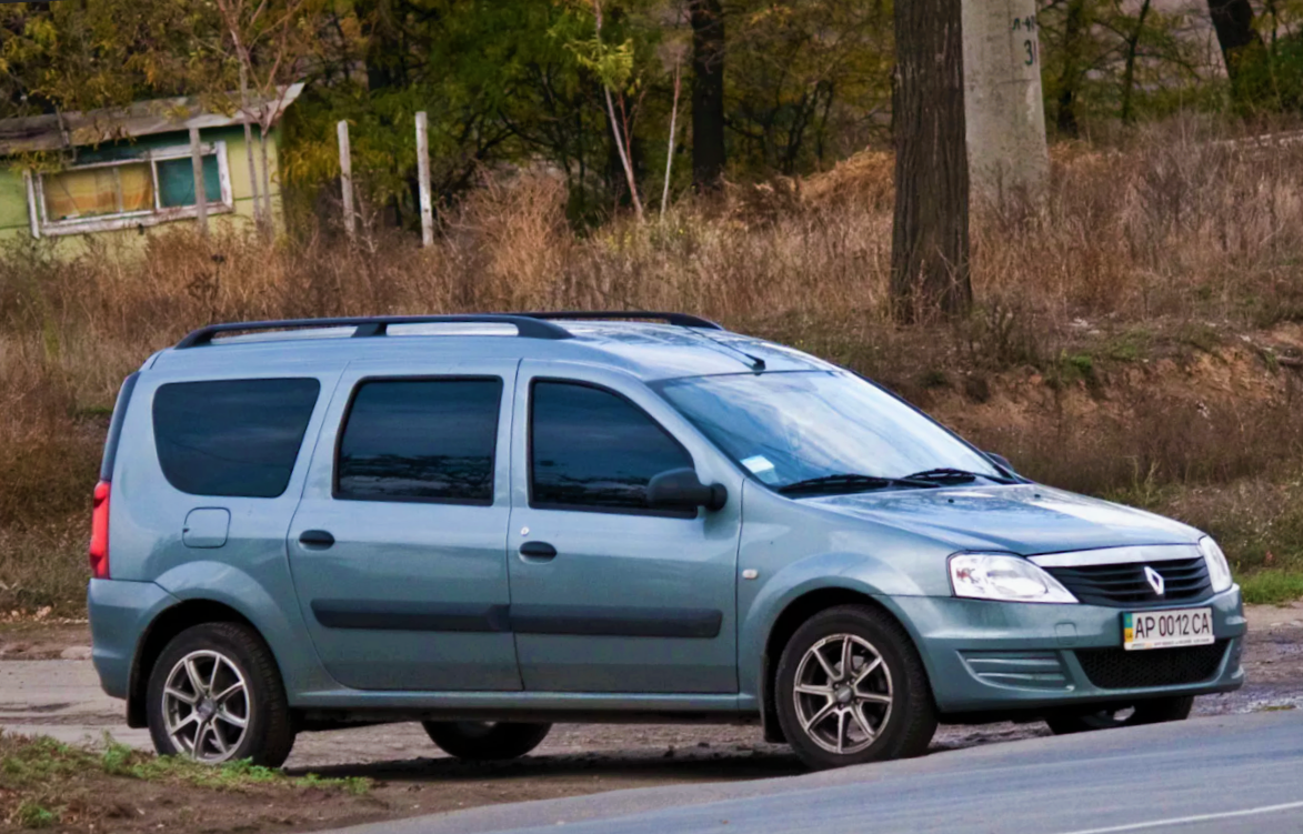 Рено логан дача фото Renault представила автомобиль, который может обогнать большинство своих соперни