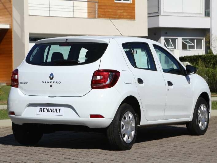 Рено логан хэтчбек фото Купить б/у Renault Sandero II 1.6 MT (82 л.с.) бензин механика в Старом Осколе: 