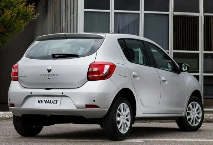 Рено логан хэтчбек фото Renault Sandero II (2014)