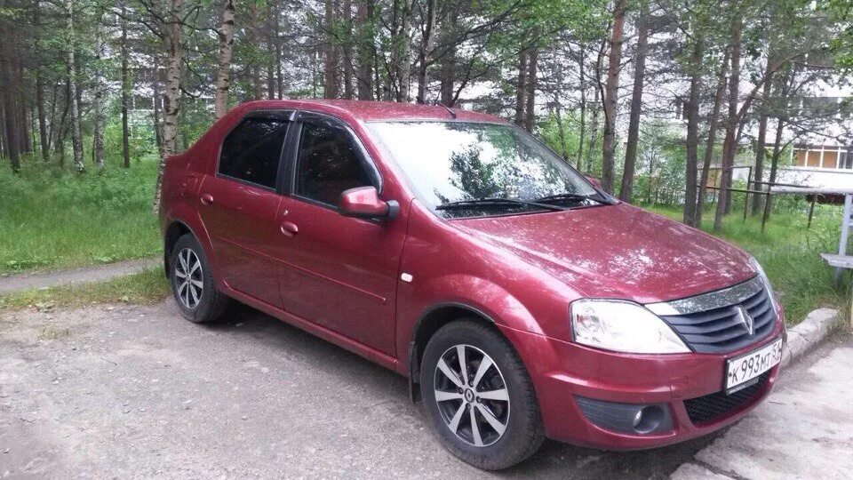 Рено логан красная фото Renault Logan (1G) 1.6 бензиновый 2010 Красный металлик 1.6 на DRIVE2