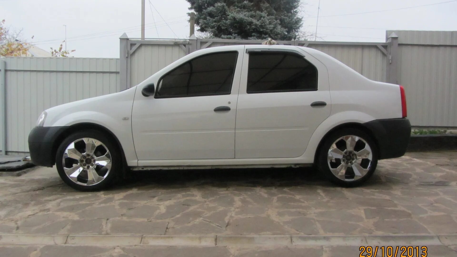 Рено логан литые диски фото Renault Logan (1G) 1.4 бензиновый 2009 vault r17 на DRIVE2