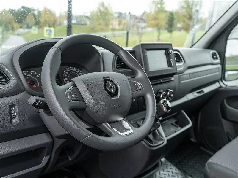 Взять в прокат Renault Master Maxi по выгодной цене