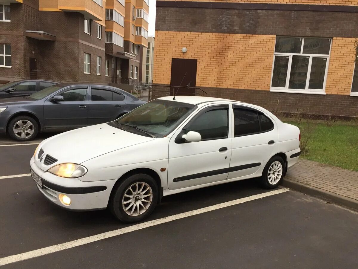 Рено меган 1 седан фото Купить б/у Renault Megane I Рестайлинг 1.4 MT (95 л.с.) бензин механика в Грибка