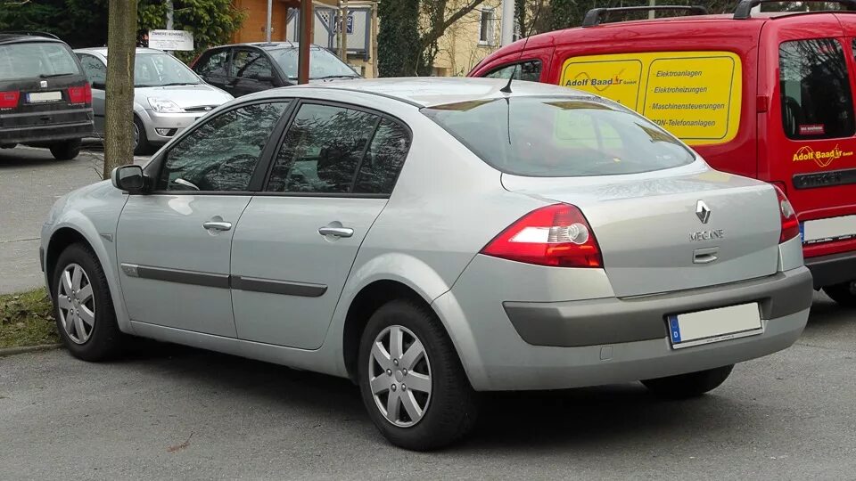 Рено меган 2 фото Renault Megane II 1.6 бензиновый 2006 серебряный металик 1.6 на DRIVE2