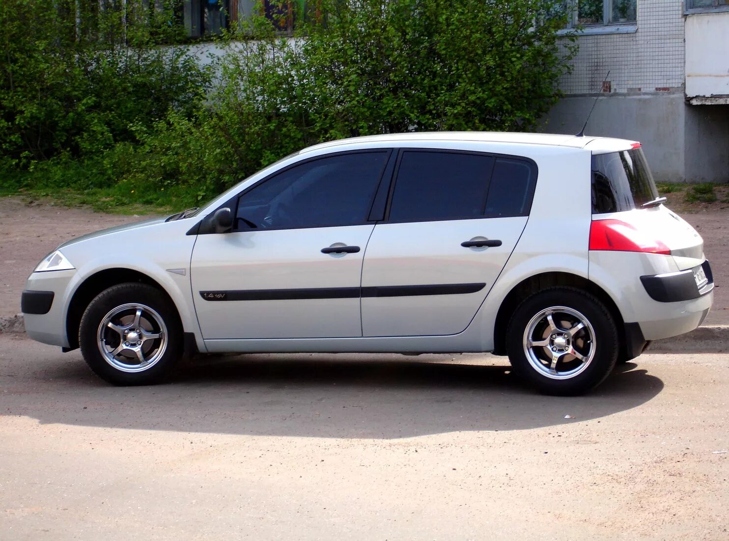 Рено меган 2 хэтчбек тюнинг фото Подвеска Koni - Renault Megane II, 1,4 л, 2005 года тюнинг DRIVE2