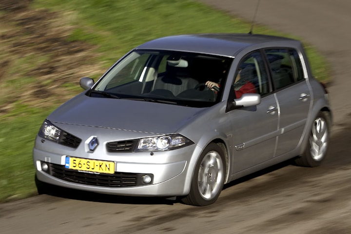 Рено меган 2 универсал фото Renault Mégane 2.0 16V Privilège (2007) Autotest - AutoWeek