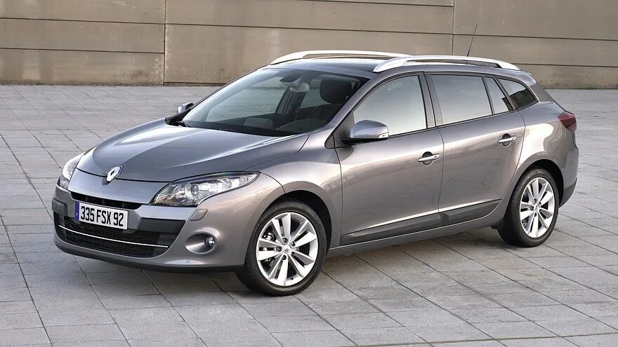 Купить б/у Renault Megane III 1.5d MT (90 л.с.) дизель механика в Москве: белый 