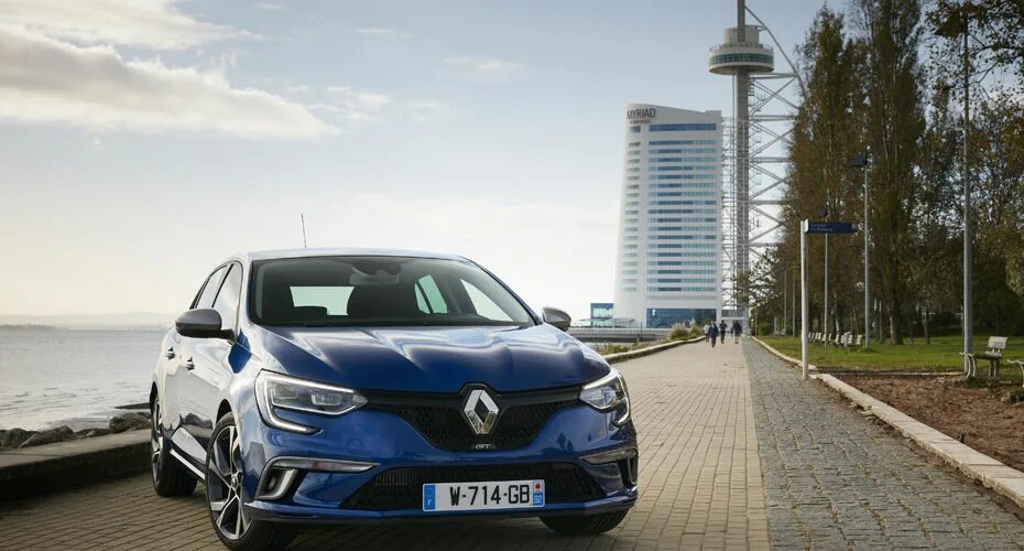 Рено меган 4 фото на заставку телефона New Mégane and Mégane GT unveiled in Lisbon - Renault Group