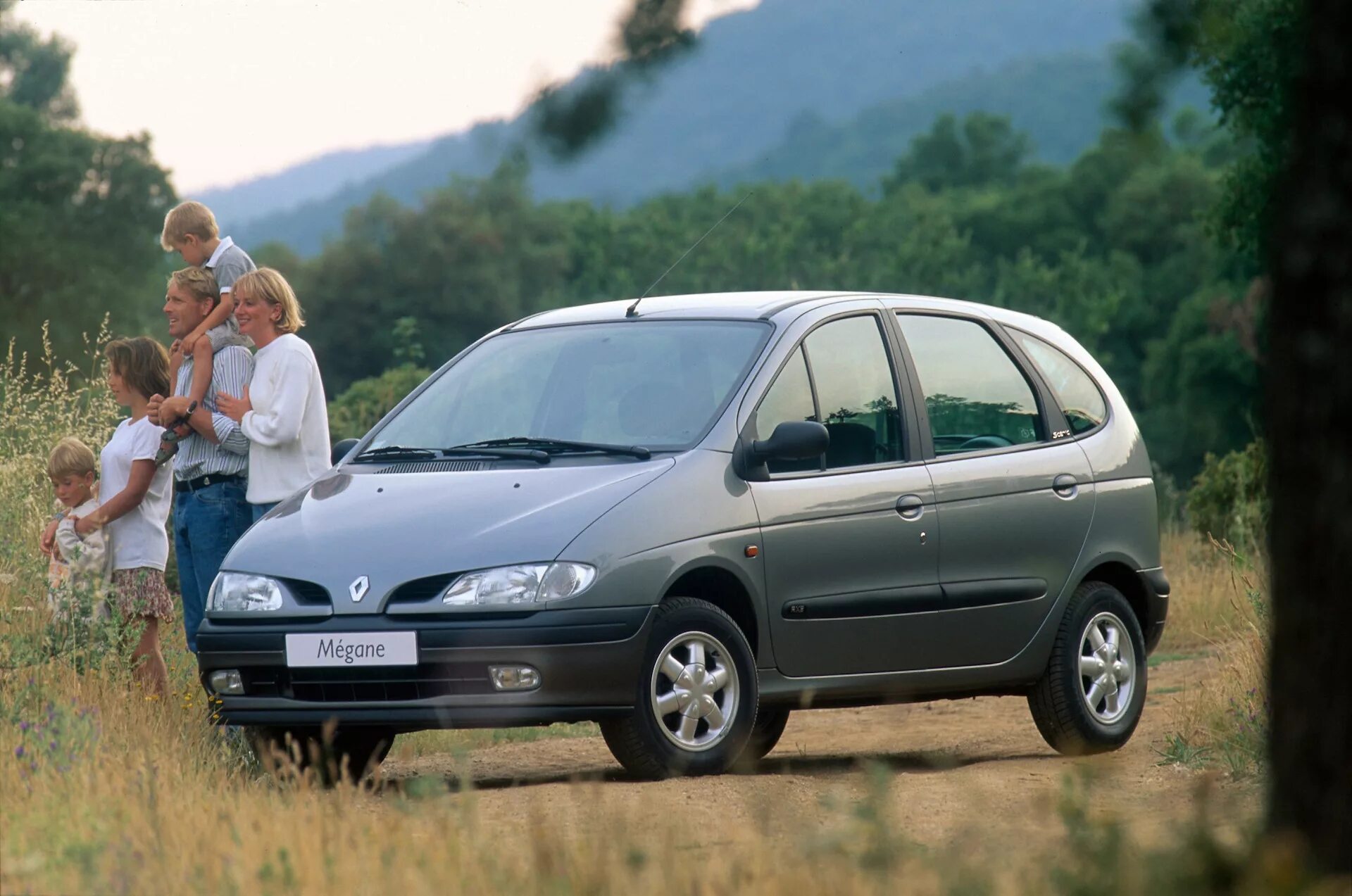 Рено меган сценик фото Тест-драйв обновленного Renault Megane. Журнал "АвтоМир" 1999 год - Renault Mega