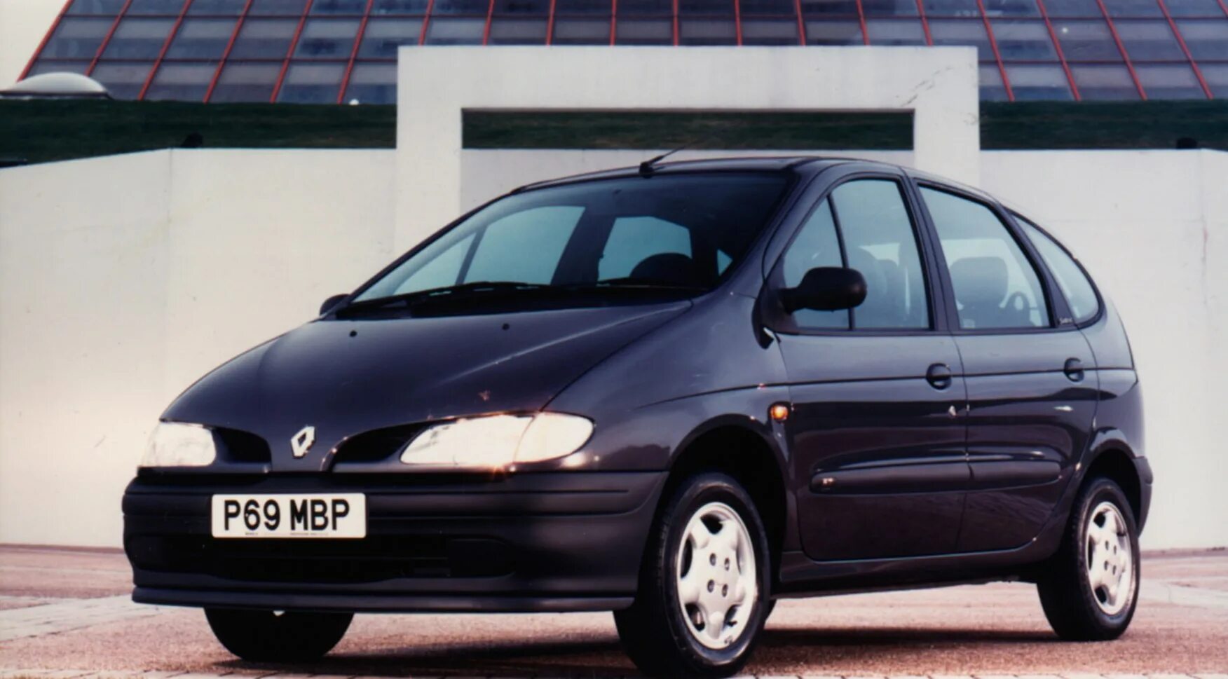 Рено меган сценик фото Used Renault Megane Scenic Estate (1997 - 1999) Engines Parkers