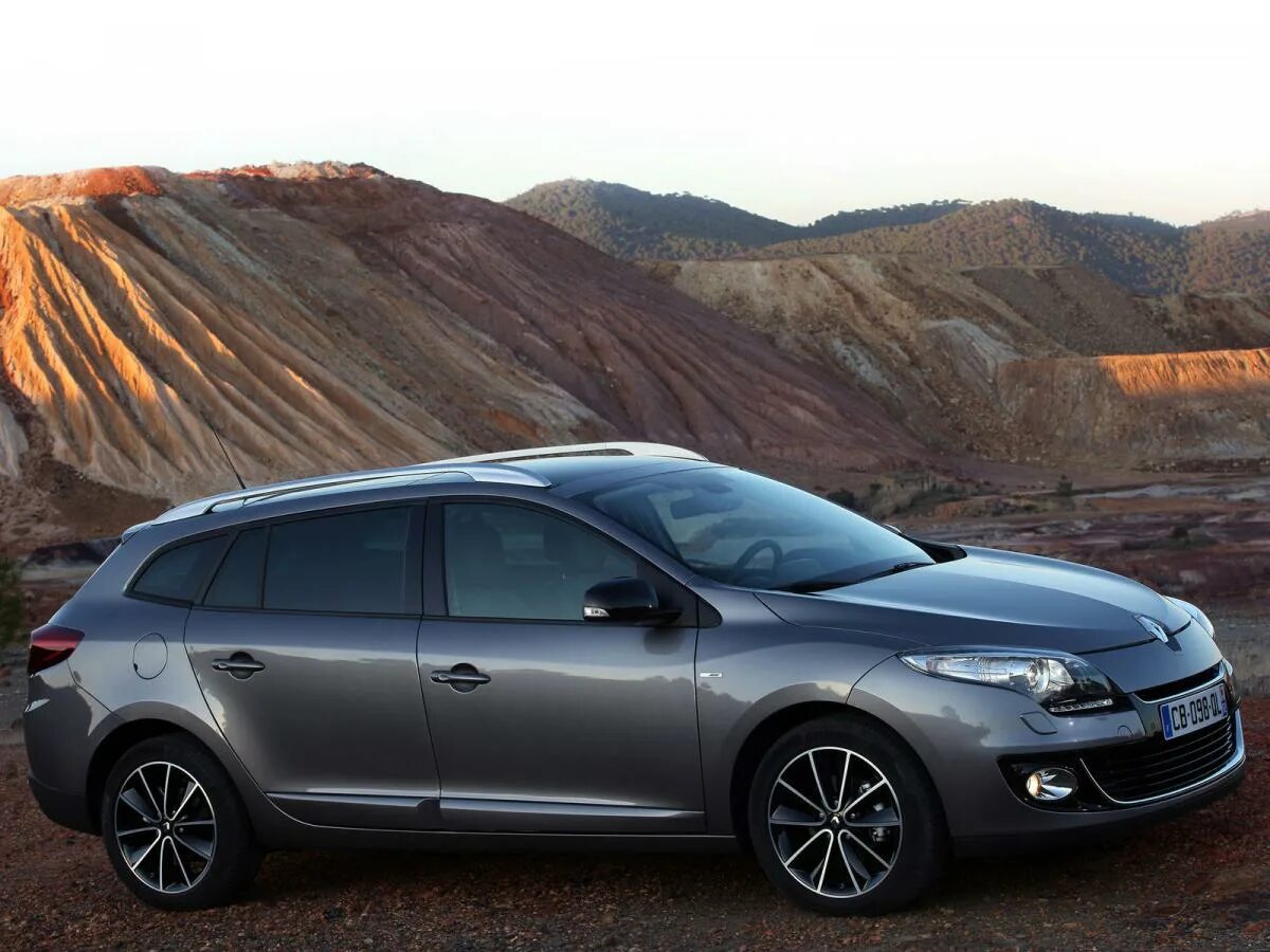 Рено меган универсал фото Каталог автомобилей Renault Megane Megane III Универсал 5 дв., 1.4 MT (130 л.с.)