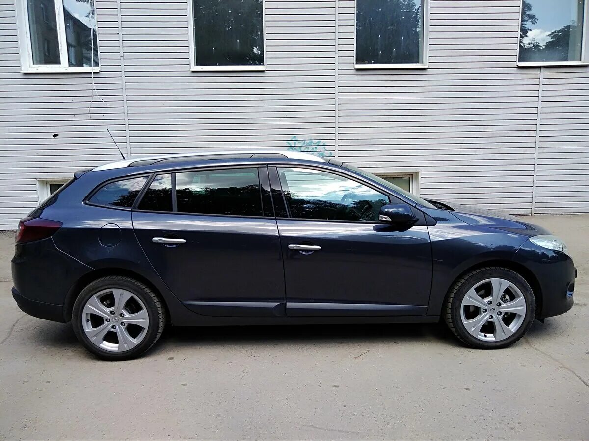 Рено меган универсал фото Купить б/у Renault Megane III 1.6 MT (110 л.с.) бензин механика в Новомосковске: