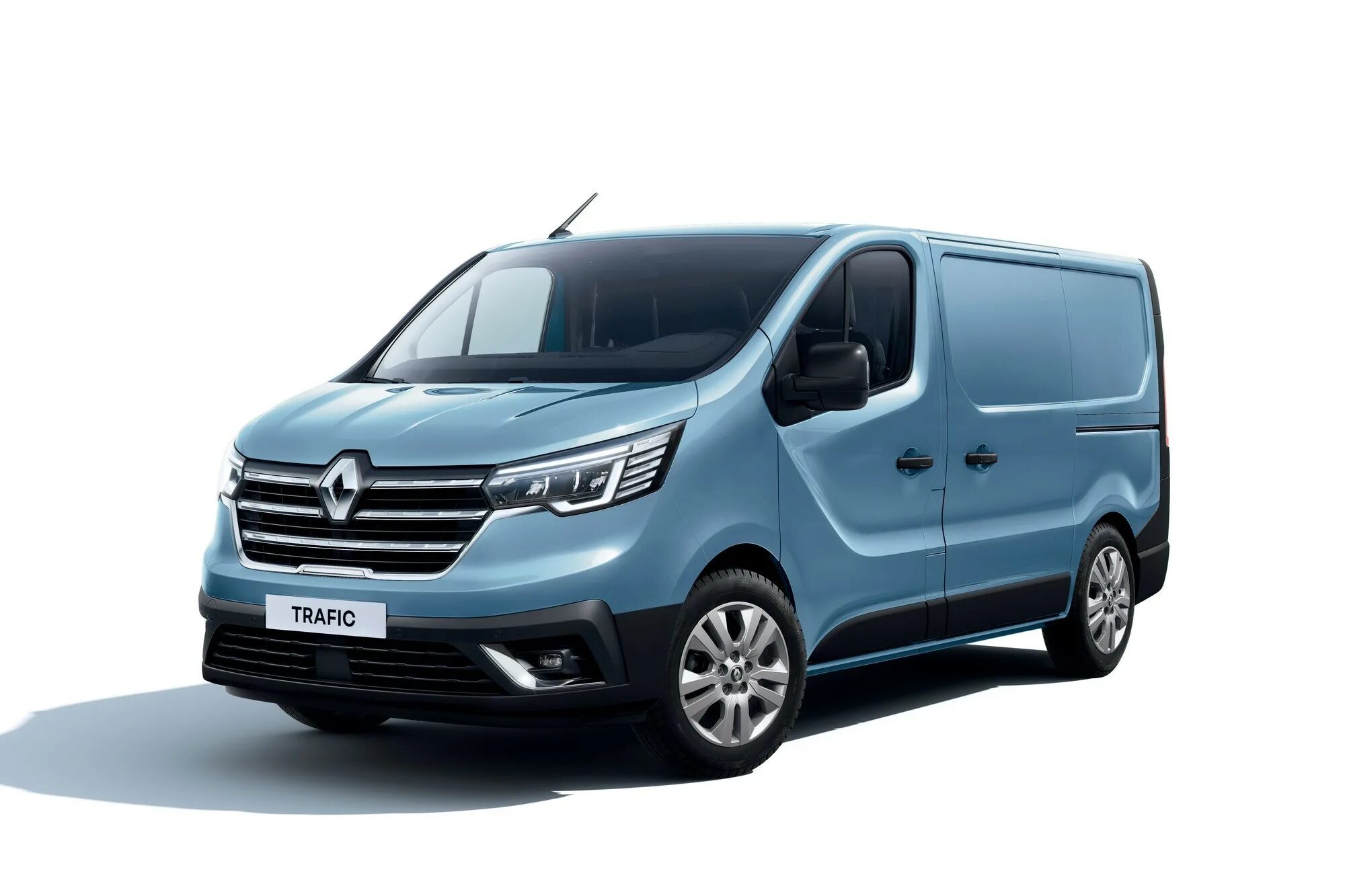 Рено микроавтобус фото Обновлённый Renault Trafic: теперь и грузовой вариант с 10 новыми ассистентами в