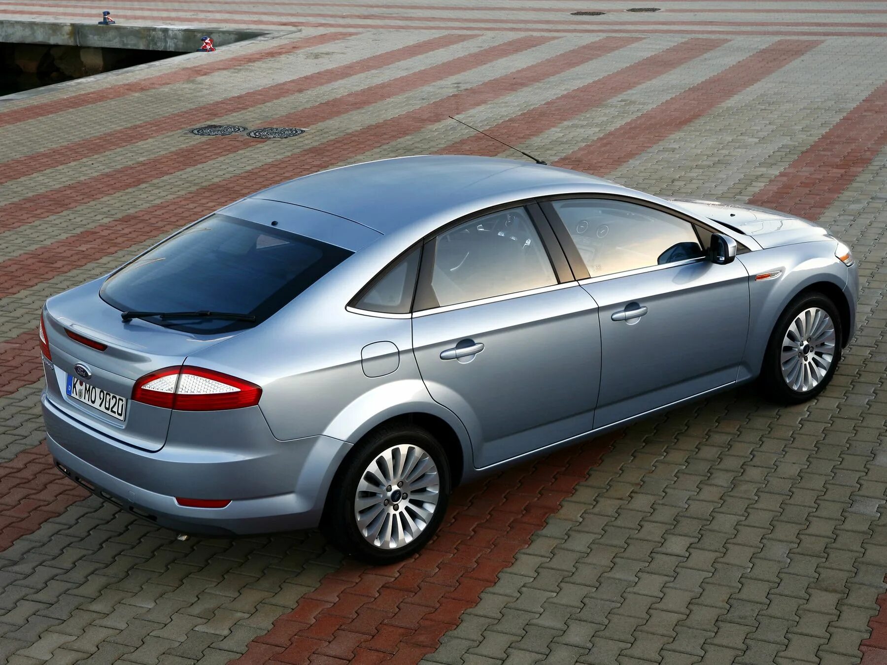 Купить б/у Ford Mondeo IV 2.0 MT (145 л.с.) бензин механика в Москве: чёрный Фор