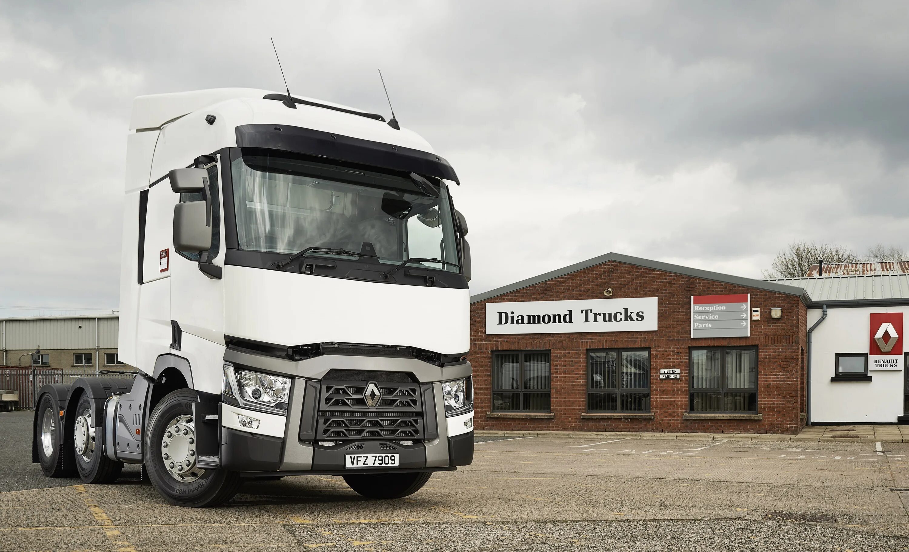 Рено рестайлинг фото Setanta Vehicle Importers purchases Renault Trucks Northern Ireland franchise Co