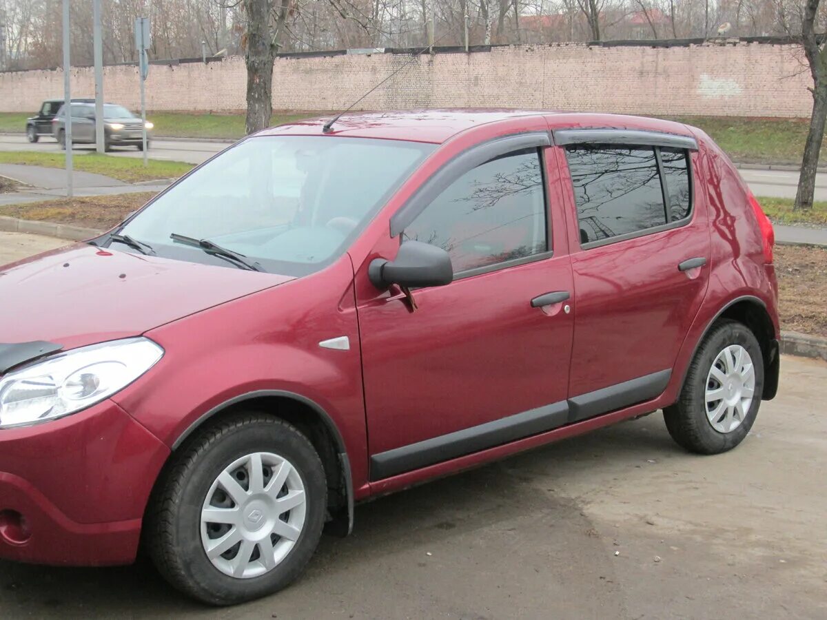 Купить б/у Renault Sandero I 1.6 MT (84 л.с.) бензин механика в Химках: красный 