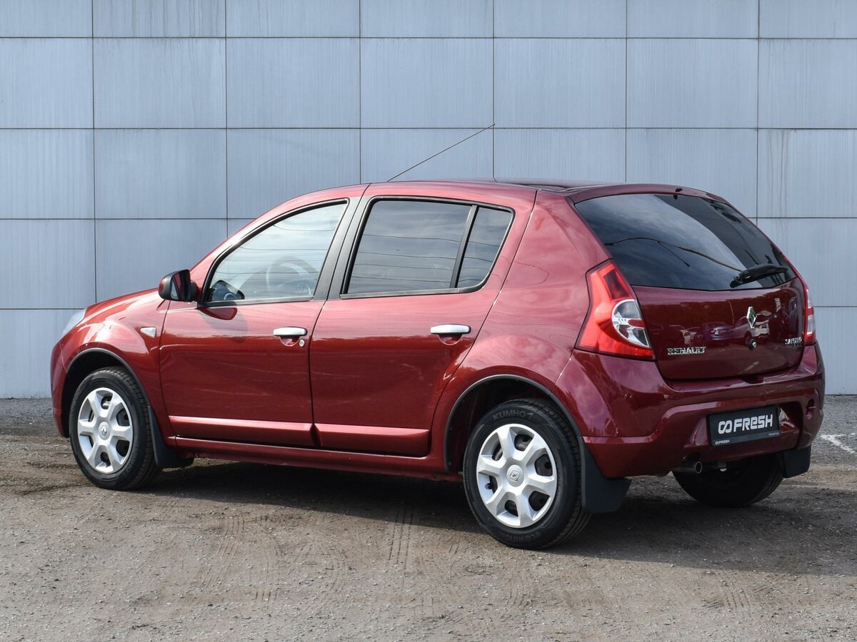 Купить б/у Renault Sandero I 1.6 AT (103 л.с.) бензин автомат в Химках: бежевый 