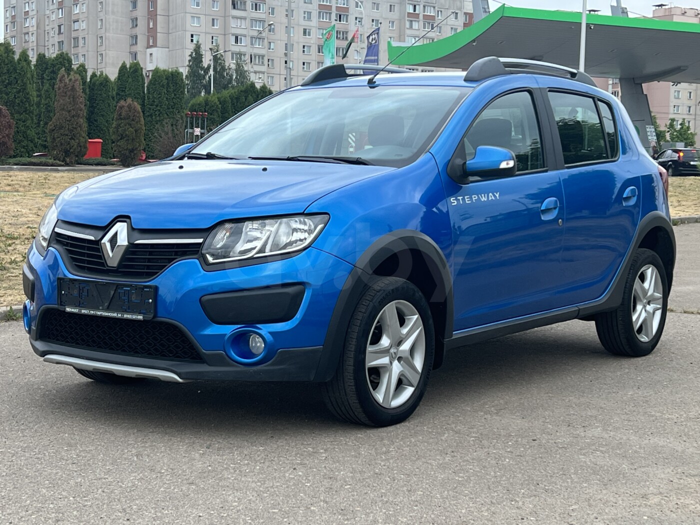 Купить б/у Renault Sandero II 1.6 MT (82 л.с.) бензин механика в Химках: синий Р