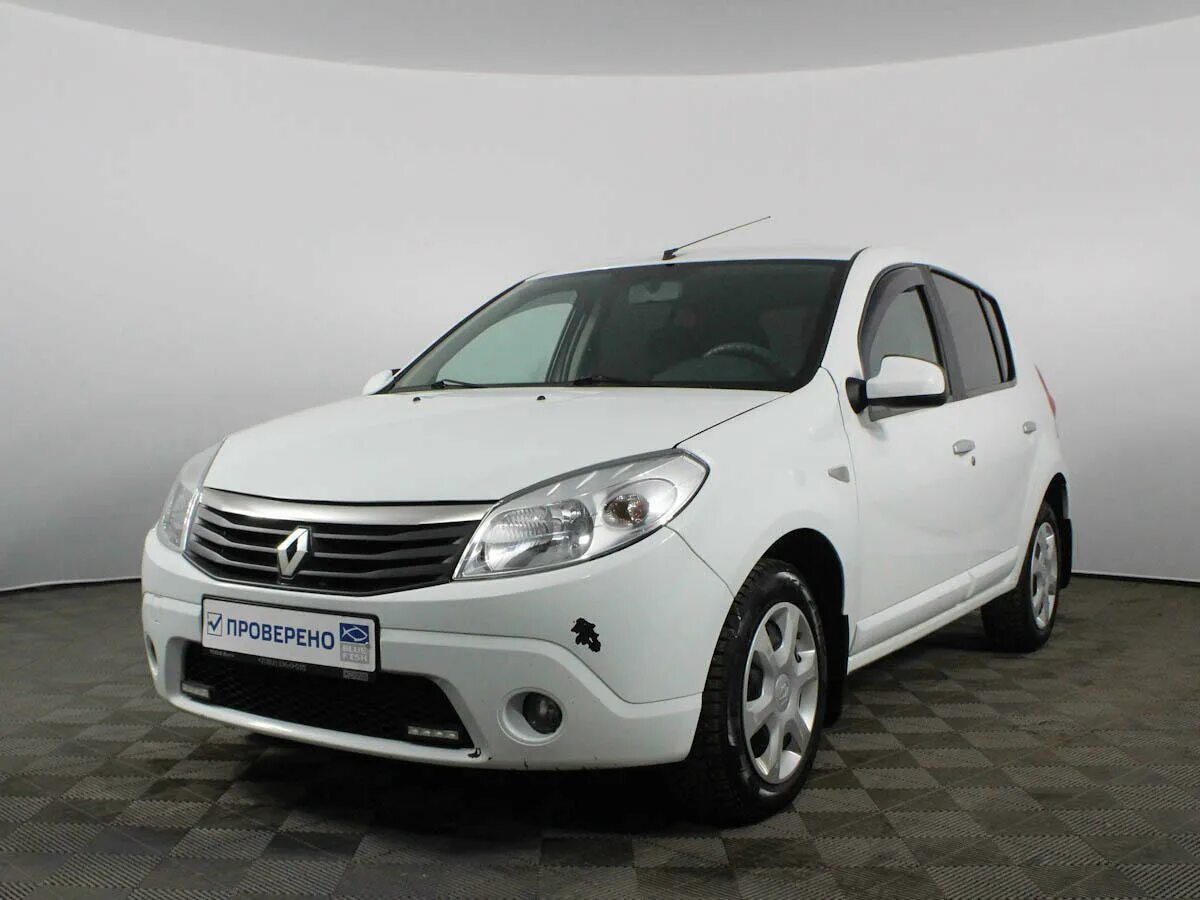 Купить б/у Renault Sandero I 1.4 MT (75 л.с.) бензин механика в Химках: белый Ре