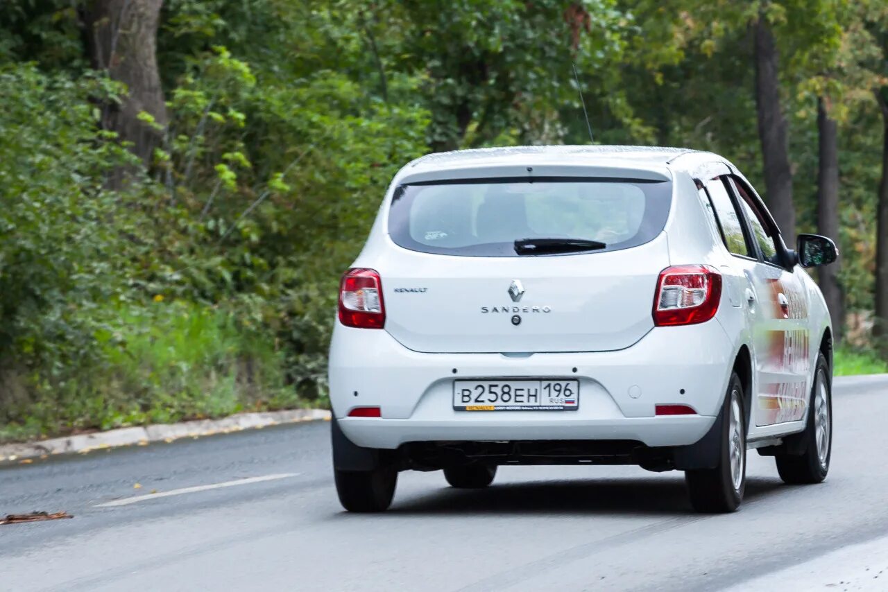 Рено сандеро фото сзади Импортозамещение: тестируем новый Renault Sandero - Автоновости Тамбова