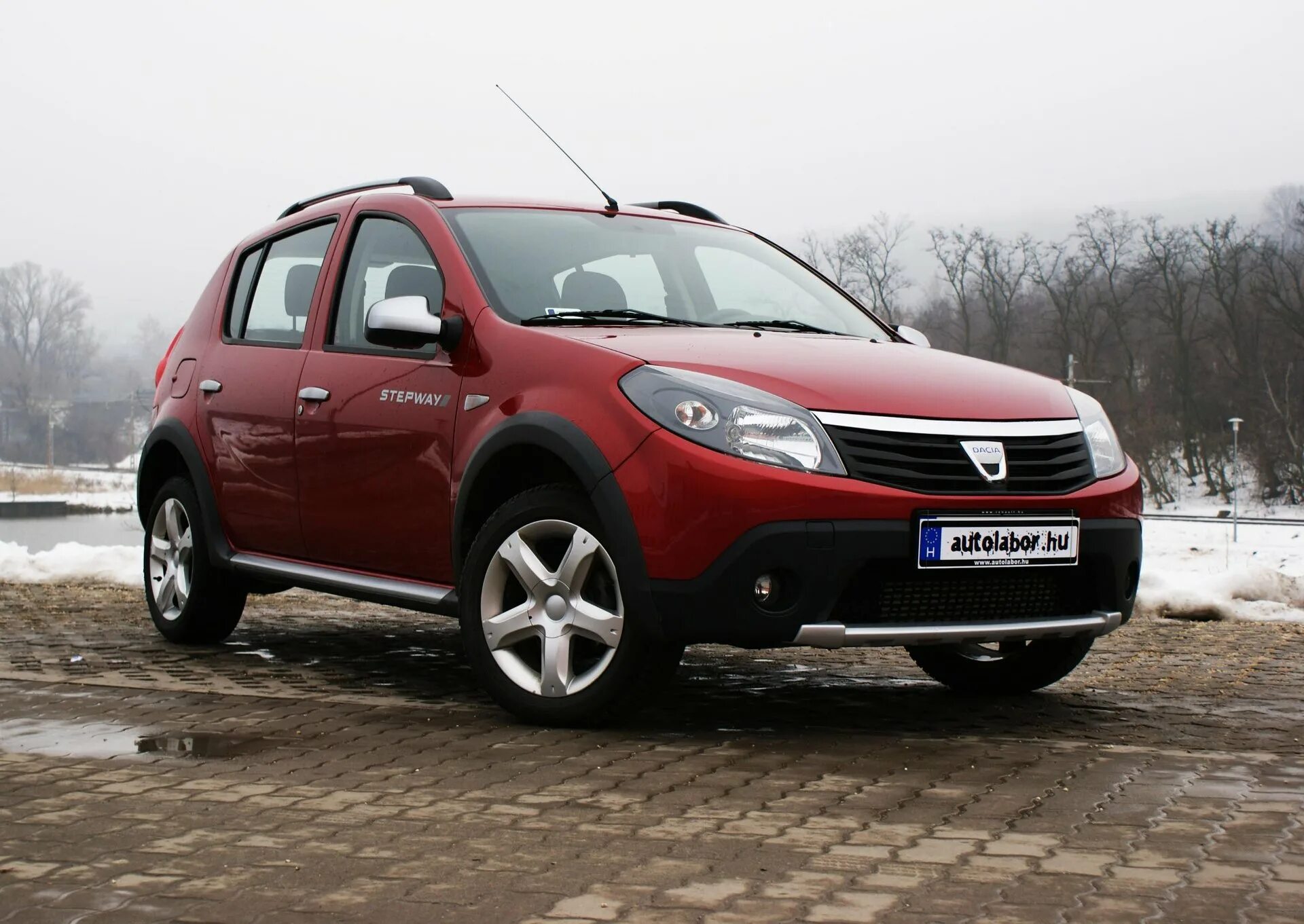 Рено сандеро степвей 1 фото Обзор Renault Sandero Stepway 2011 - AUTOPEOPLE