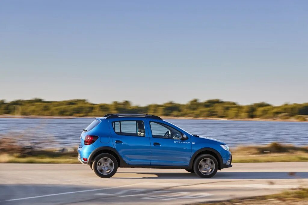 Рено сандеро степвей 2 фото Новое поколение Renault Sandero Stepway 2021 рассекречено