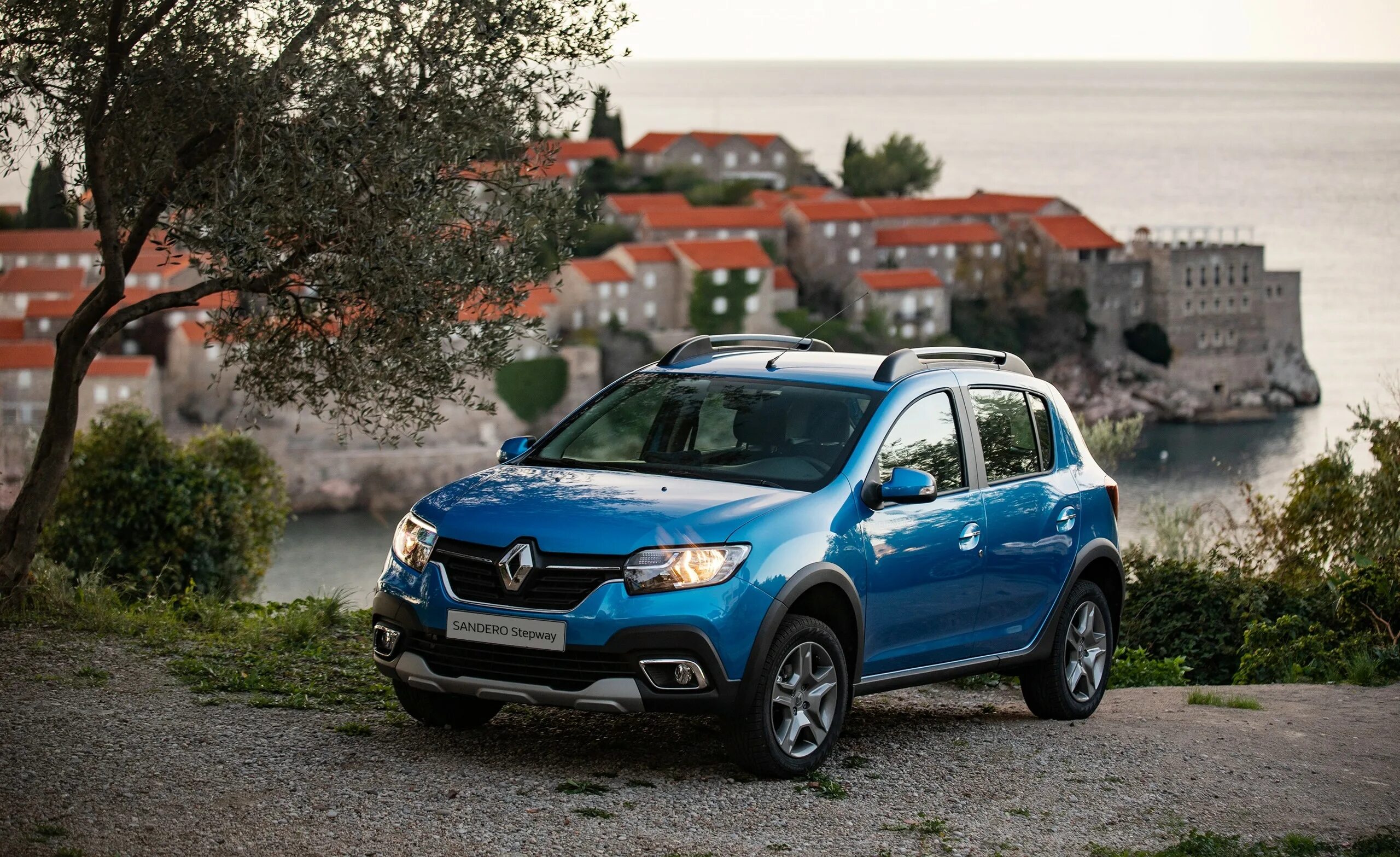 Рено сандеро степвей 2 фото Renault подняла цены на свои автомобили в России