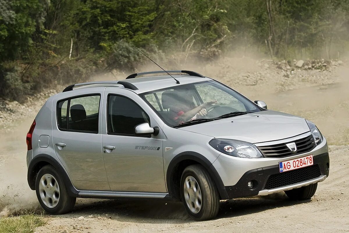 Купить б/у Renault Sandero I Stepway 1.6 MT (84 л.с.) бензин механика в Северодв