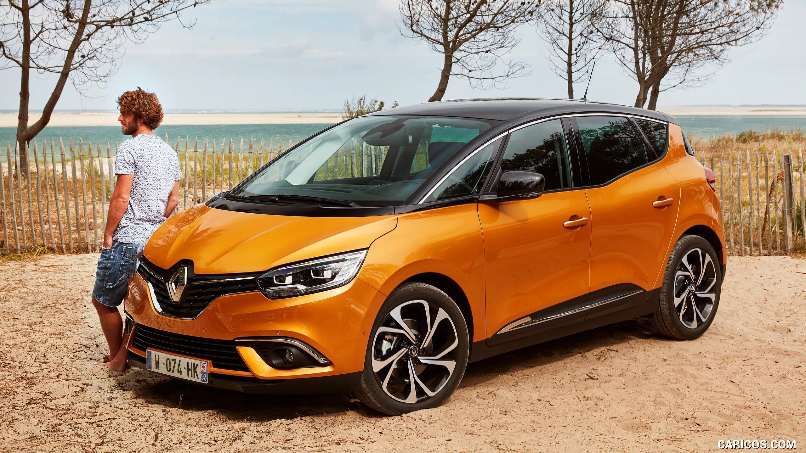 Рено сенинг фото Renault Scenic 2017MY Front Three-Quarter