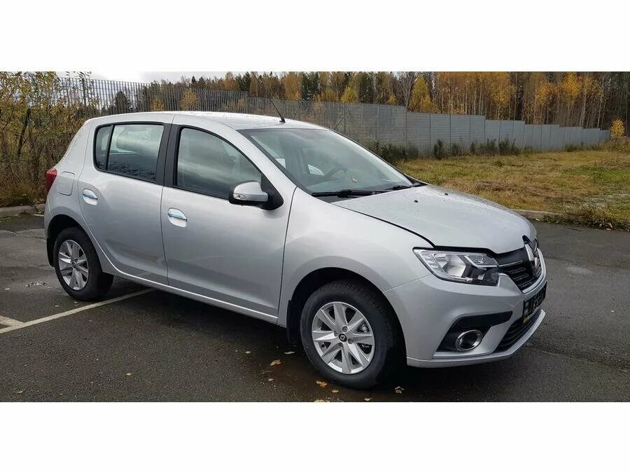 Купить б/у Renault Sandero II 1.6 AMT (82 л.с.) бензин робот в Москве: серый Рен