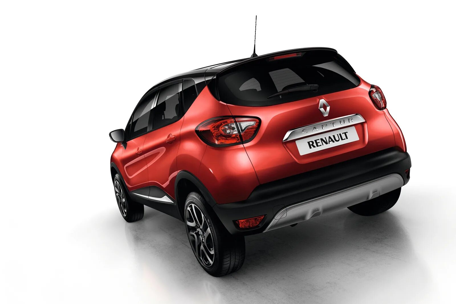 Рено сортир фото Renault and Helly Hansen Launch Limited Edition Captur Carscoops