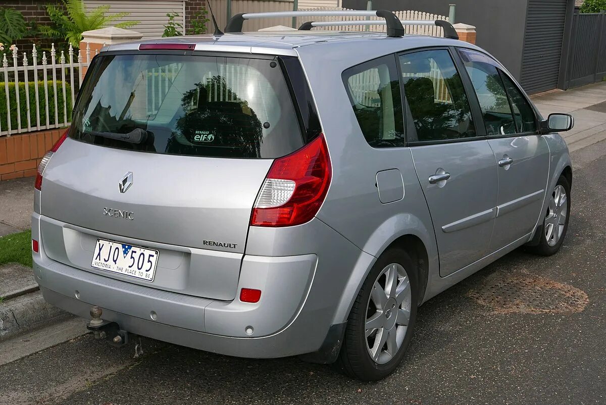 Рено сценик 2 фото File:2007 Renault Grand Scénic (J84 Phase 2) Dynamique wagon (2015-11-11) 02.jpg