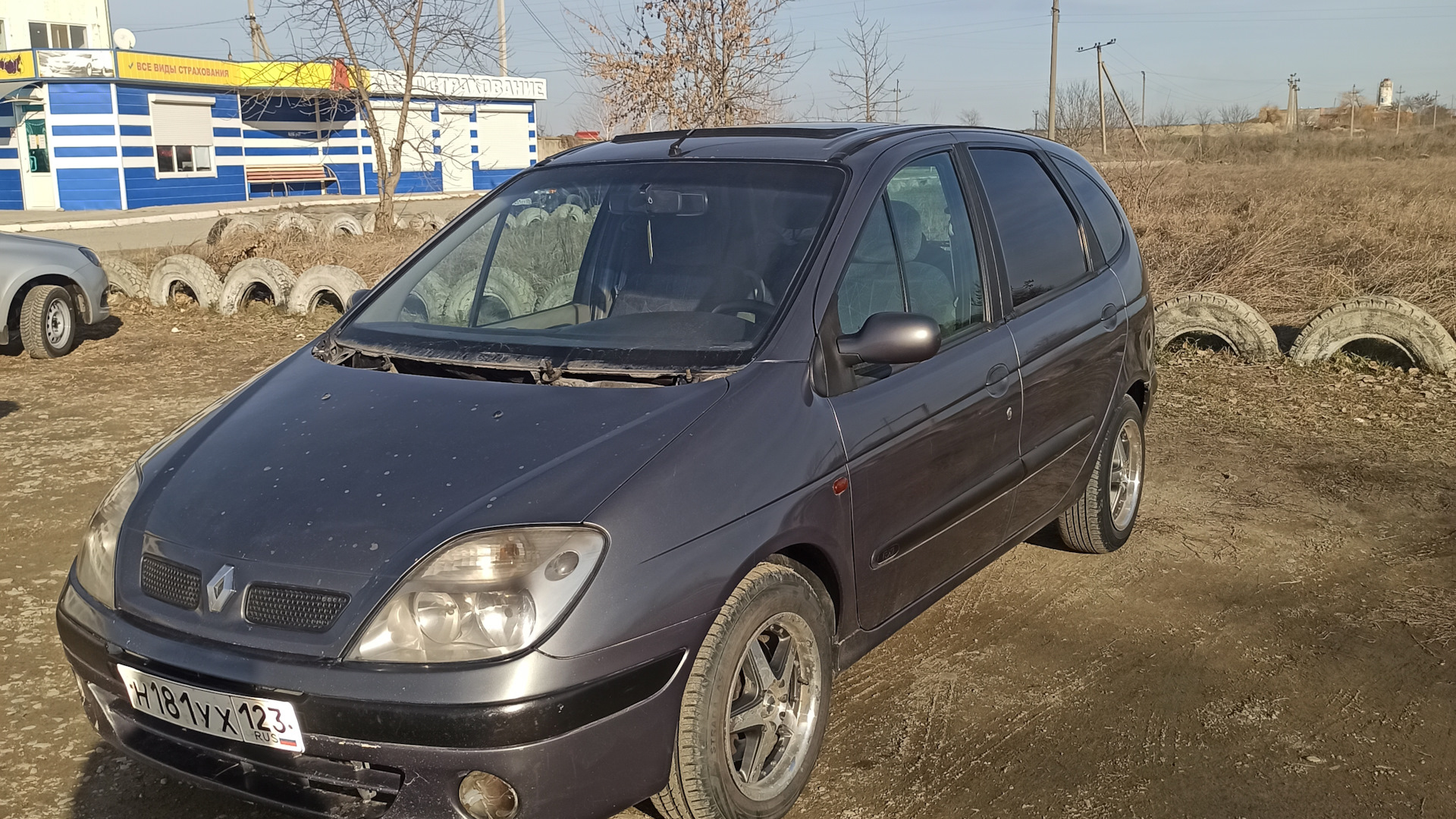 Купить б/у Renault Scenic I Рестайлинг 1.6 MT (107 л.с.) бензин механика в Ивано