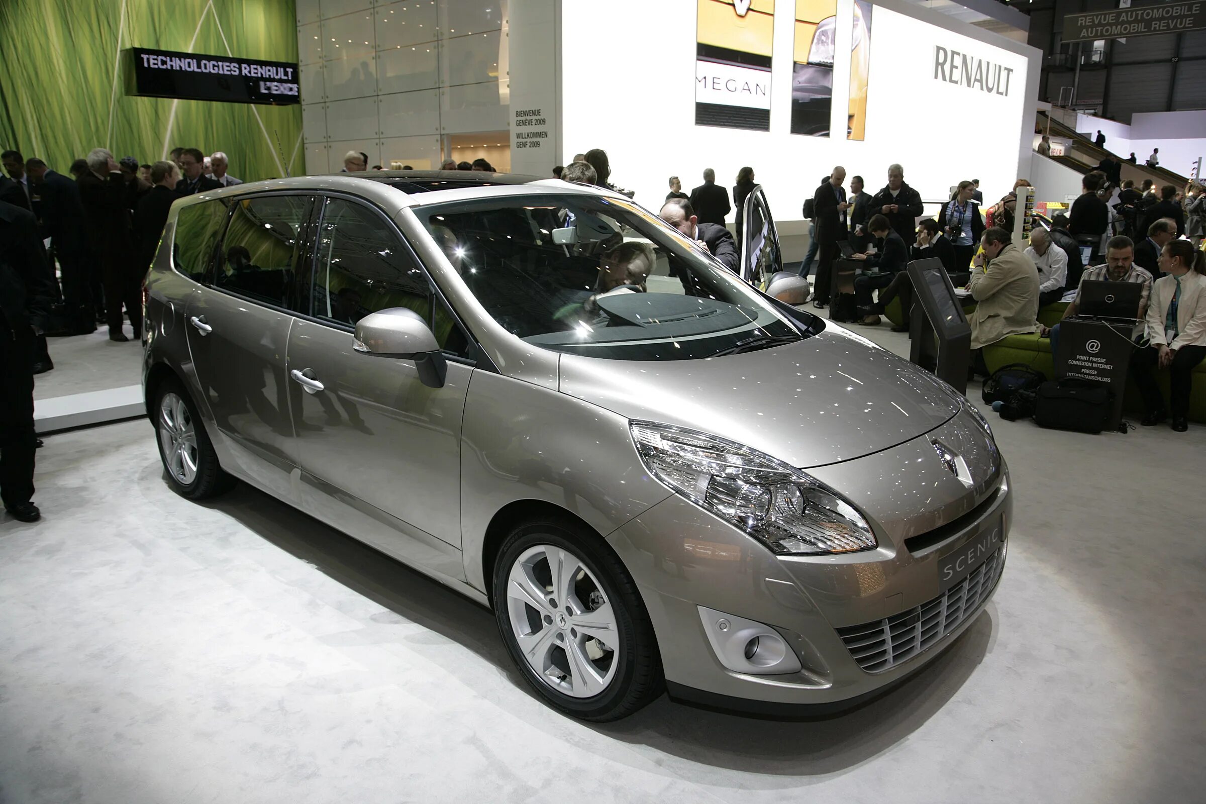 Рено сценик 2009 фото Renault Scenic Geneva (2009) - pictures & information