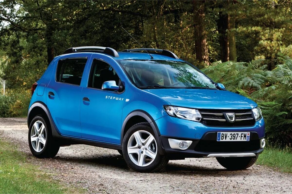 Рено степвей 2 фото Dacia launches Sandero Stepway for the UK Motoring News Honest John