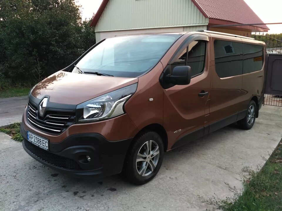 Рено трафик 3 фото обновил решетку радиатора - Renault Trafic (3G), 1,6 л, 2016 года стайлинг DRIVE